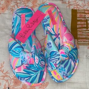 Lilly Pulitzer Pool Slippers NWT! Size S/M Rainforest Retreat